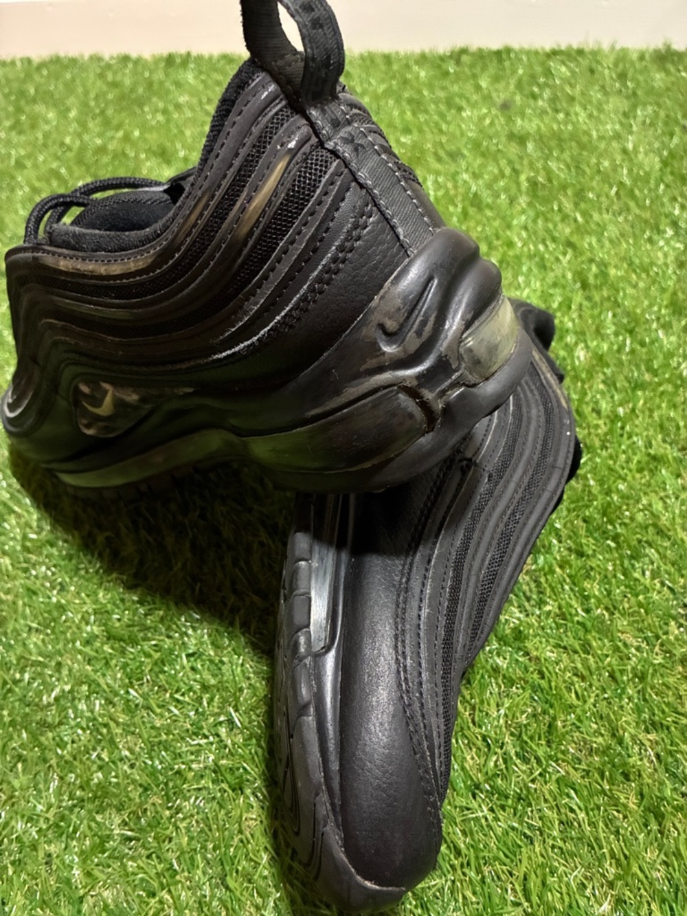 Nike Men's Black Sneakers with Subtle Metallic Swoosh - Picture 3 of 7